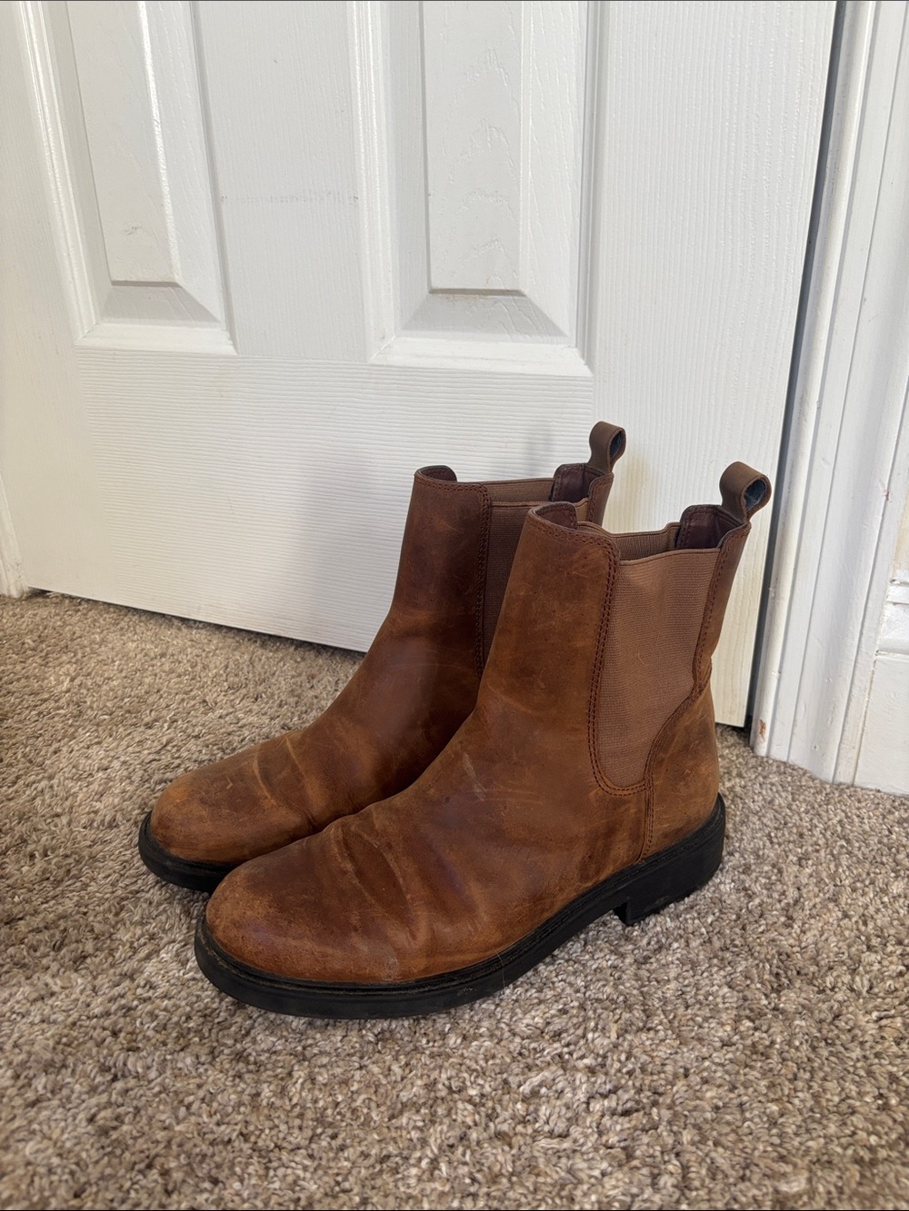 Clarks Women’s Leather Chelsea Boots – Size 7.5
